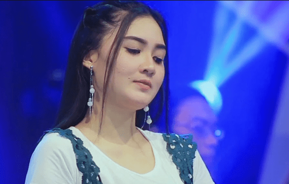 Nella Kharisma Mencari Alasan